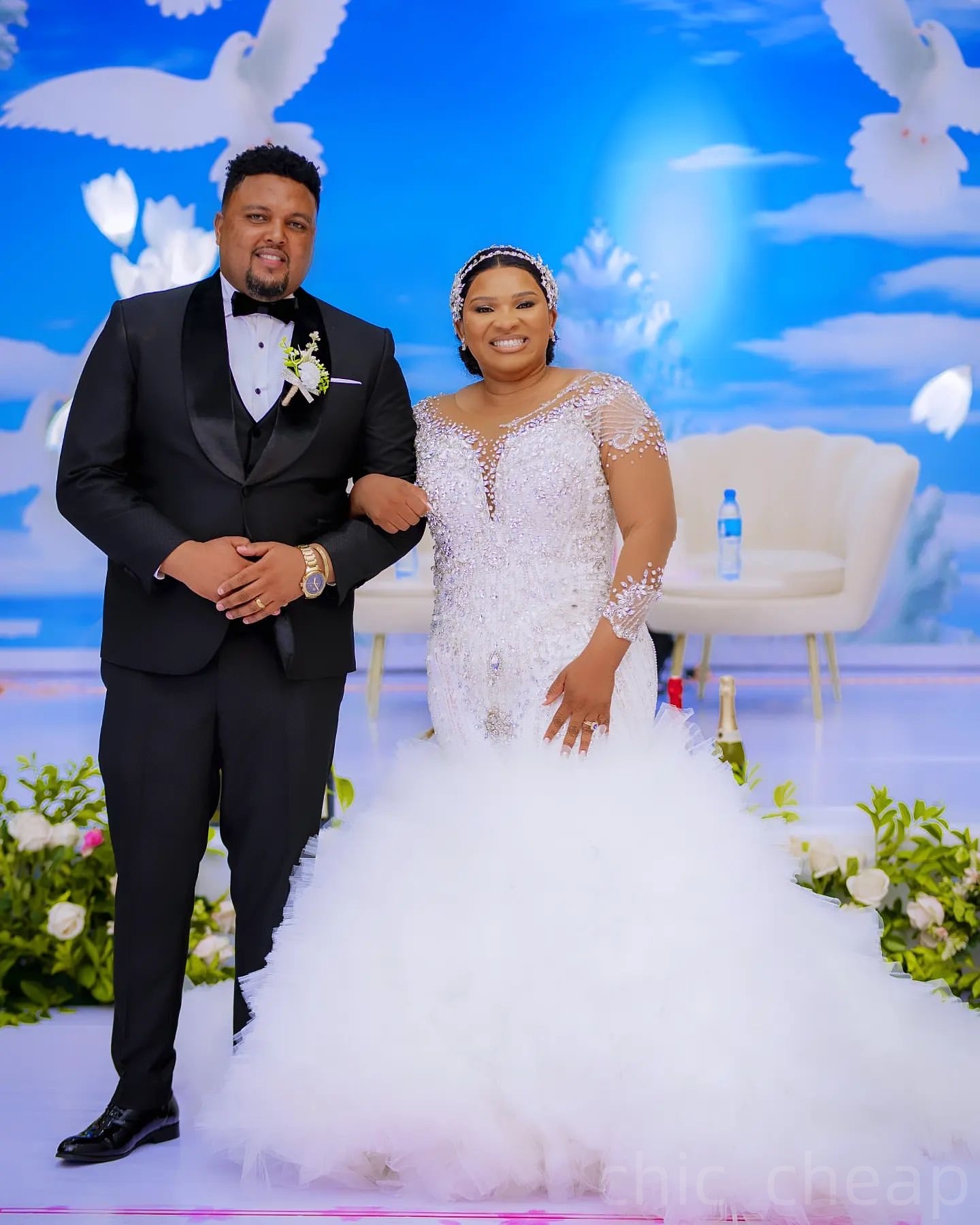 2025 Arabic Aso Ebi Plus Size Off White Mermaid Wedding Dresses Rhinestones Detachable Train Sequined Lace Vintage Bridal Gowns Dress ZJ208
