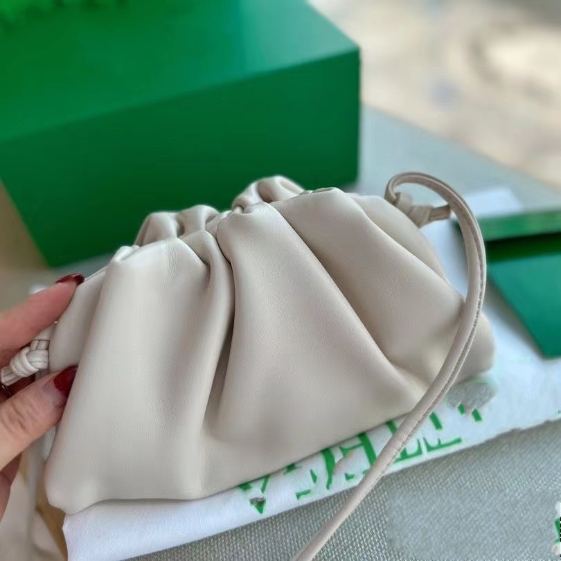 Designer Bag Soft Calfskin Ladies Shoulder Pouch Lady Tote Clutch Genuine Leather Fashion Women Purses Handbag Upgrade Mini Cloud Bags B2