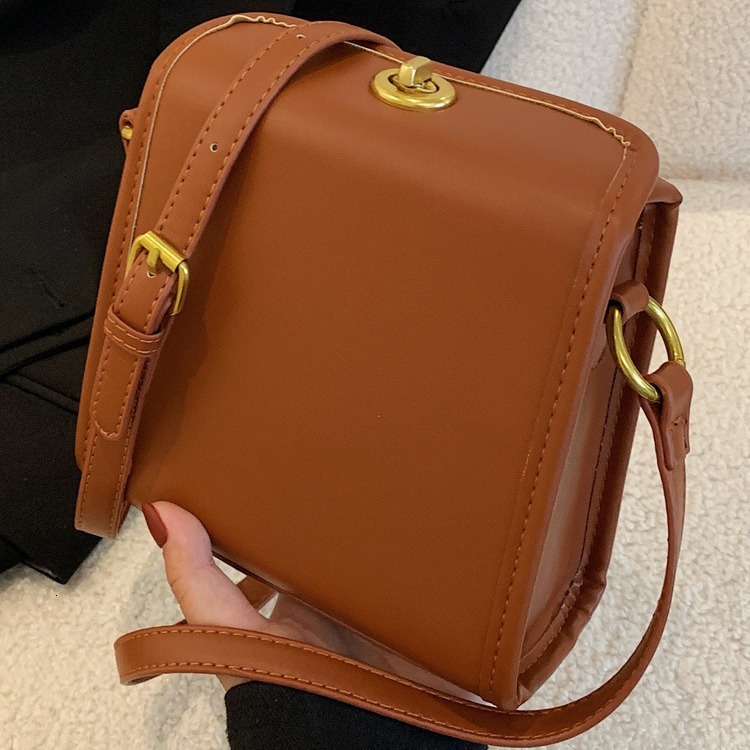 This year's popular bags in the city, 2023 new trendy and versatile shoulder with a sense of western-style hand-held crossbody small square bag