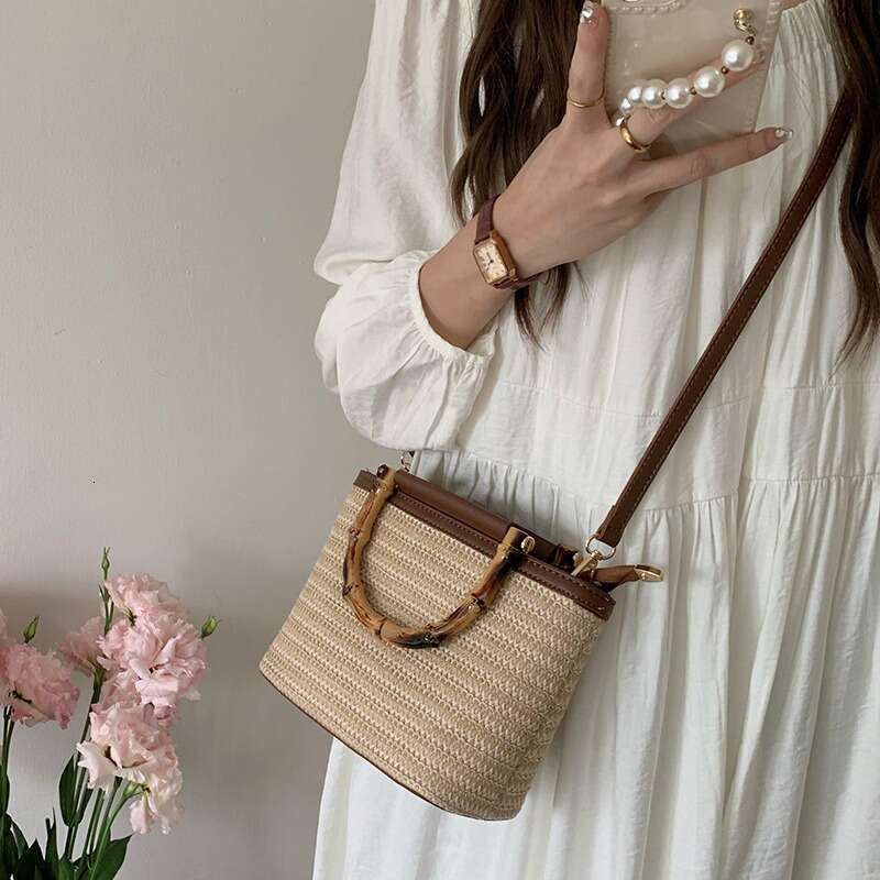 2024 summer new niche crossbody small women, high-end texture hand-held grass woven bucket bag for women