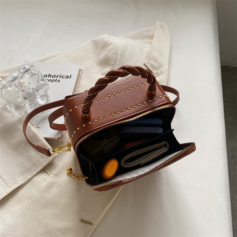 trend New women s crossbody bag popular handheld small square embroidered boxed designer leisure handbag trendy crossbody bag