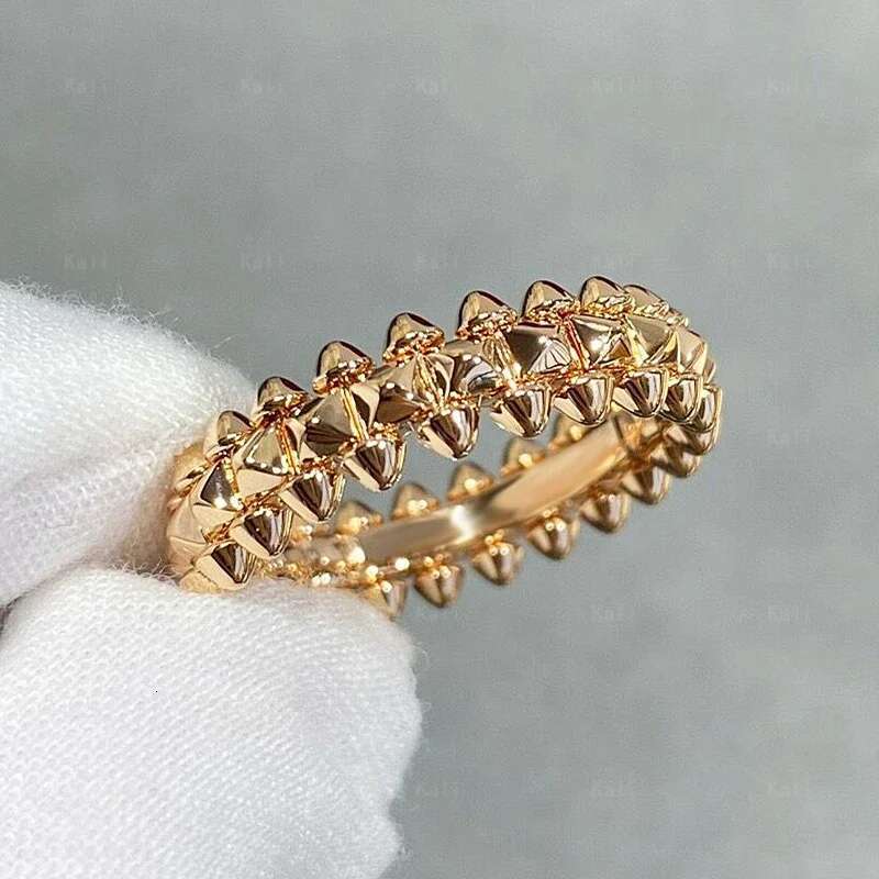 2025 New Hot Selg Sterg Sier Rivet Ring Women and Men Couples Fashion Classic Punk Party Gift Brand Jewelry