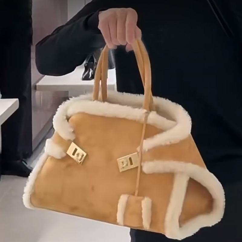 2025S designer ins net celebrity with the same casual bag all-match plush lock handbag plush hand bag shoulder bag messenger bag female bag