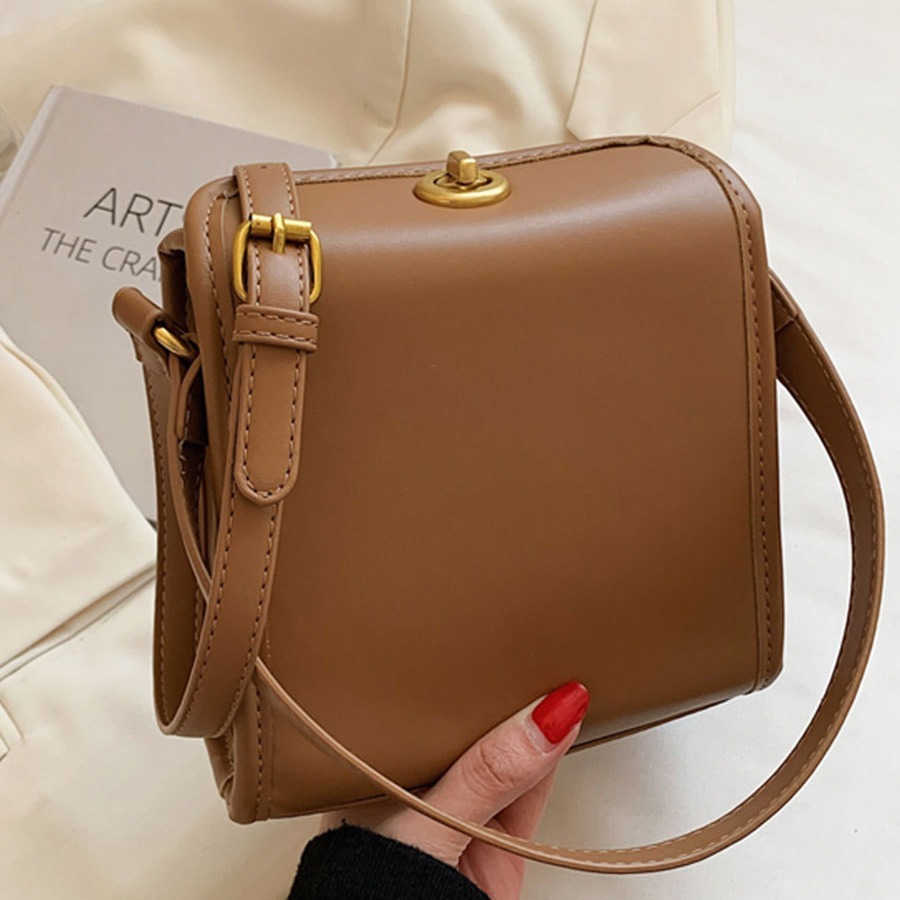 This year's popular bags in the city, 2023 new trendy and versatile shoulder with a sense of western-style hand-held crossbody small square bag