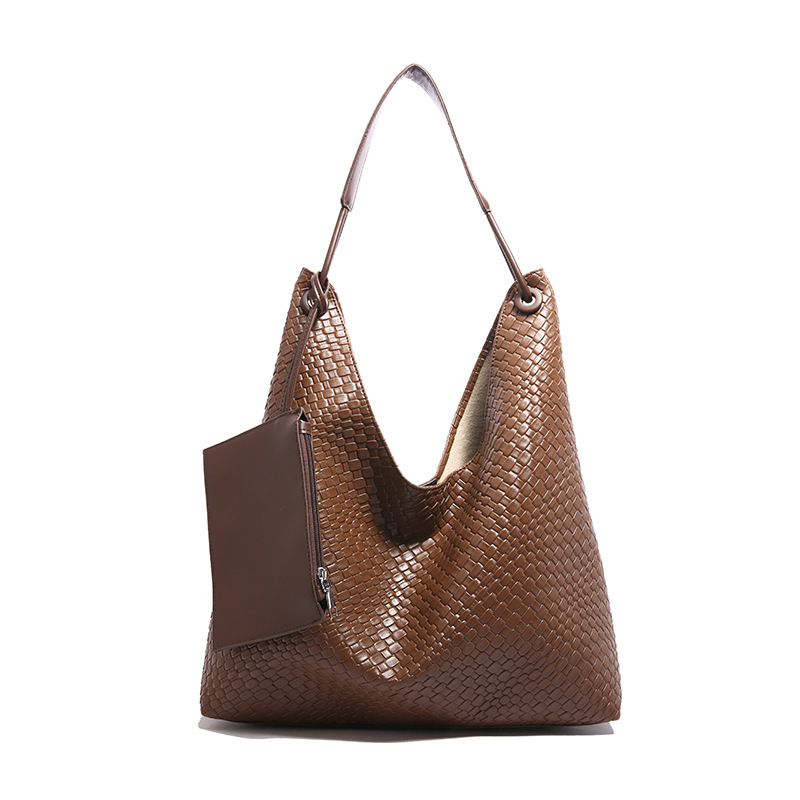 Large capacity fashionable commuting shoulder for women, 2024 autumn and winter new versatile Korean version armpit tote bag