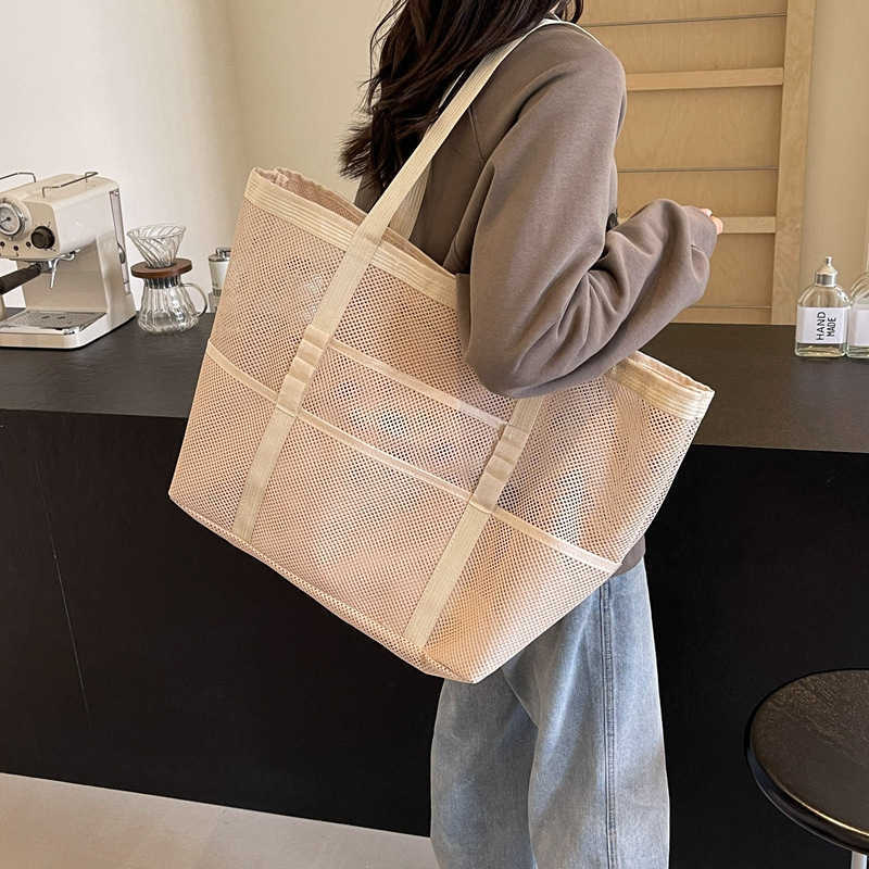Tote bag for women 2024 new large capacity commuting backpack canvas chain shoulder crossbody bag commuting bucket bag 241204