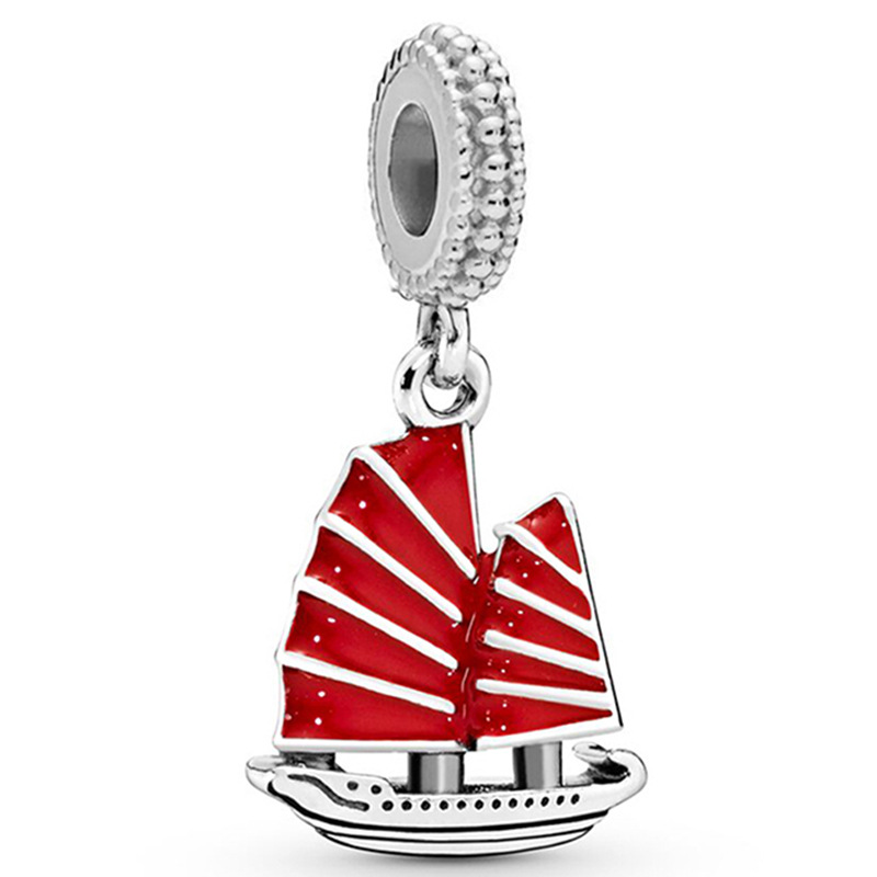 Lucky Red Envelope Shaped Pendant Charms Strawberry Heart Bracelet Bead Classic Design Diy Jewelry High Quality Accessories Wholesale