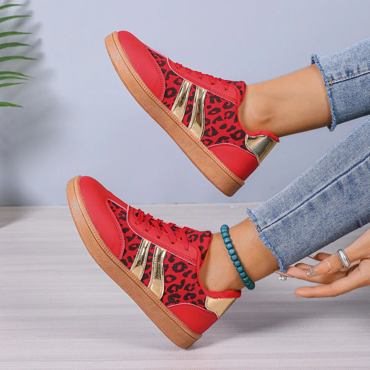 Womens apartment sports shoes new leopard print casual shoes outdoor walking shoes sports shoes comfortable womens sports shoes 241204
