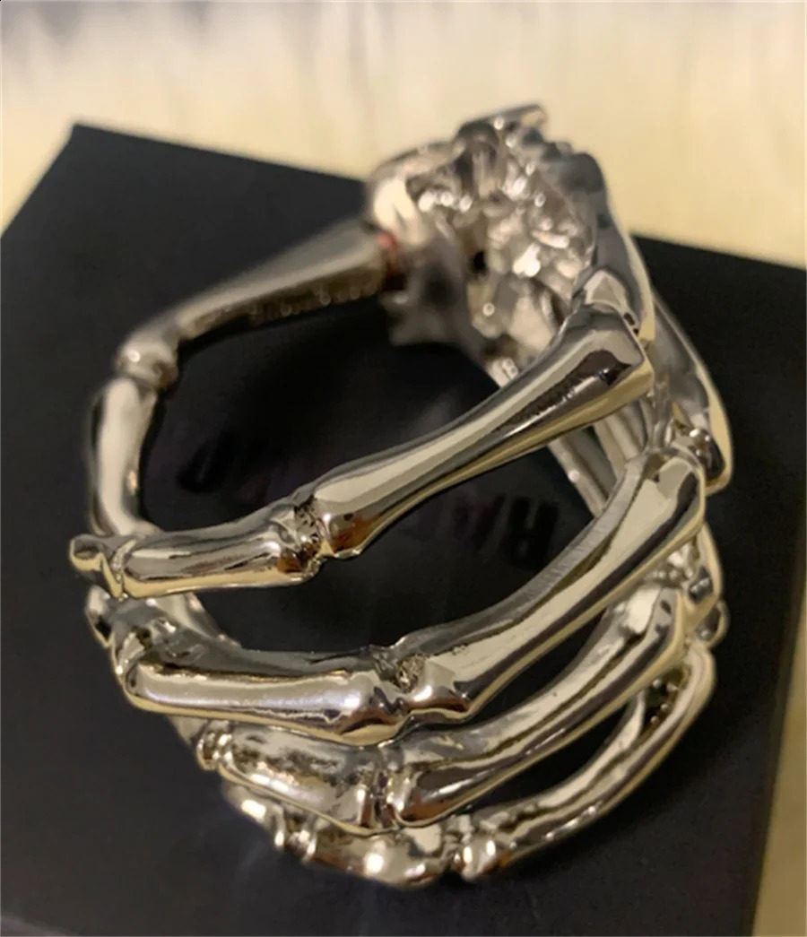 21ss Raf Simons showcases Death Skull Ghost Claw Bracelet with Adjustable Hip Hop Autumn and Winter Jewelry Accessories241204