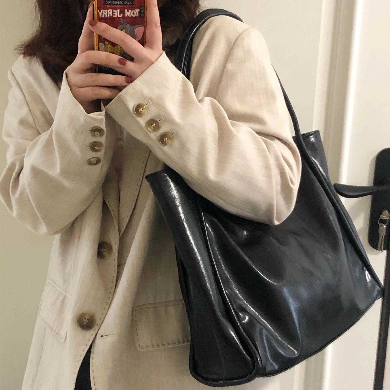 Bag for Women 2024 New Soft Leather Large Capacity Tote Bag, Handheld Niche Design, Single Shoulder Armpit Class Commuting Bag 241204