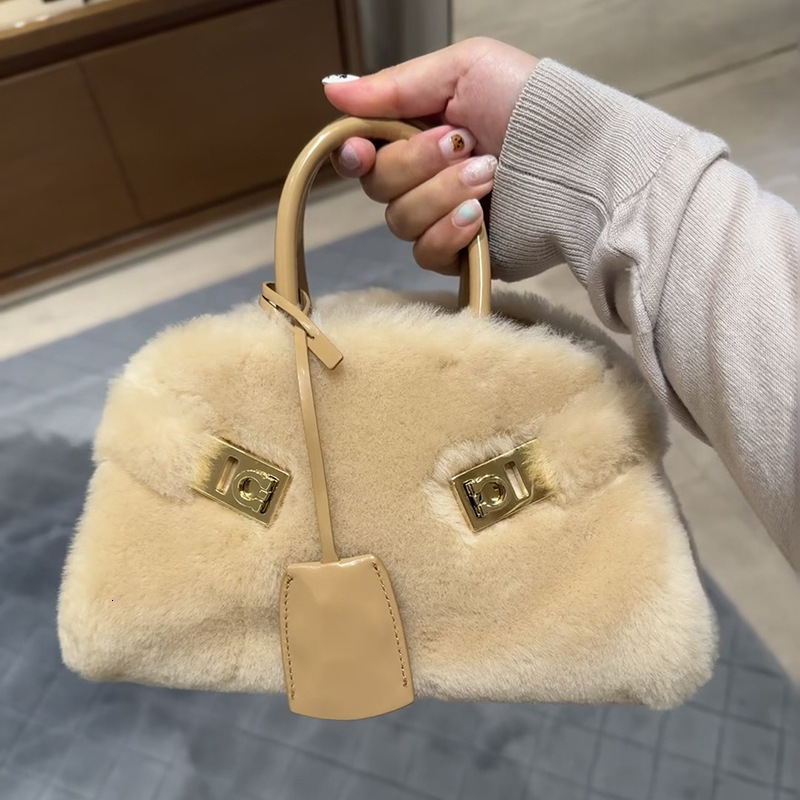 2025S designer ins net celebrity with the same casual bag all-match plush lock handbag plush hand bag shoulder bag messenger bag female bag