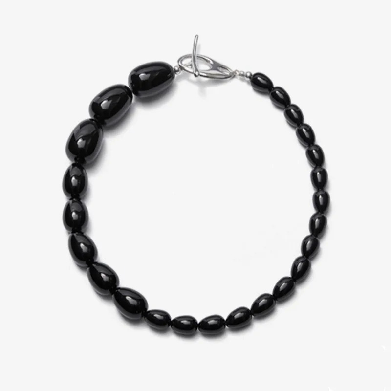 Gradient oval black agate bead necklace niche high-end metal buckle bone chain personalized sweater chain 241205