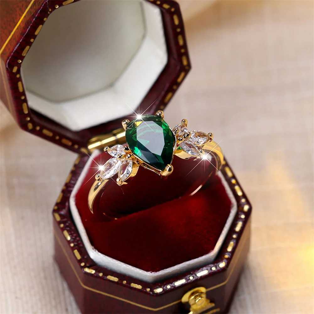 Luxury white green zircon mens fashionable crystal engagement ring retro gold mens wedding jewelry W241205