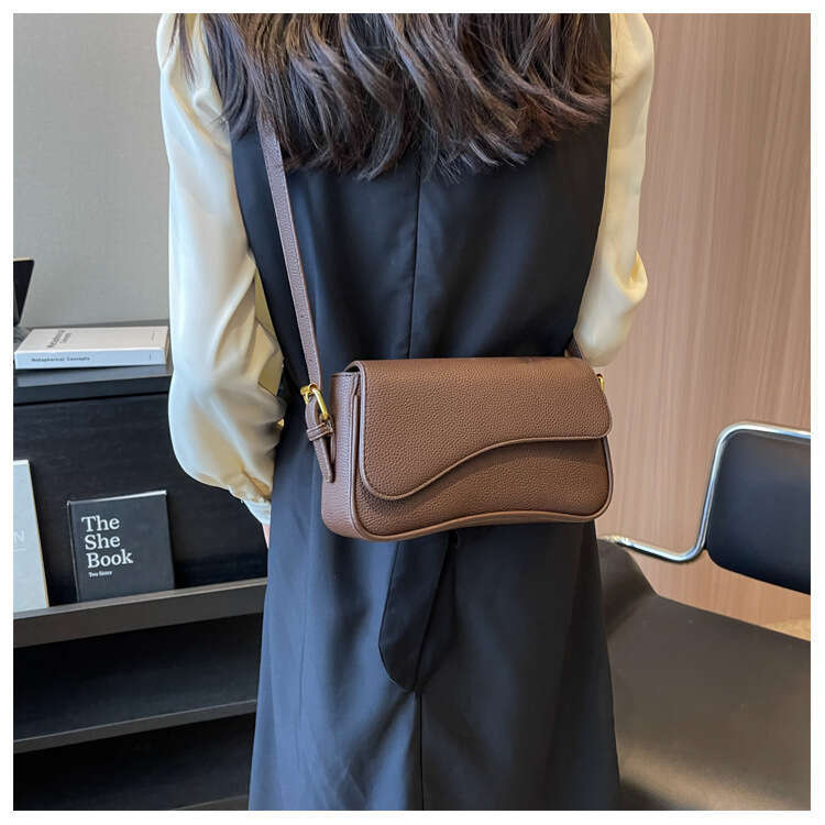 The New Fashion Texture Lychee Grain Small Square Simple Commuting Everything Single Shoulder Crossbody Bag