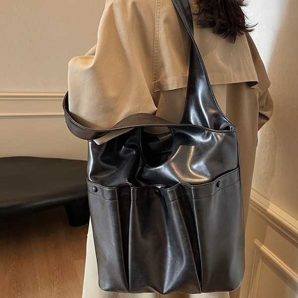 Large capacity women's autumn winter Korean version high-end shoulder bag commuting bucket bag 241215