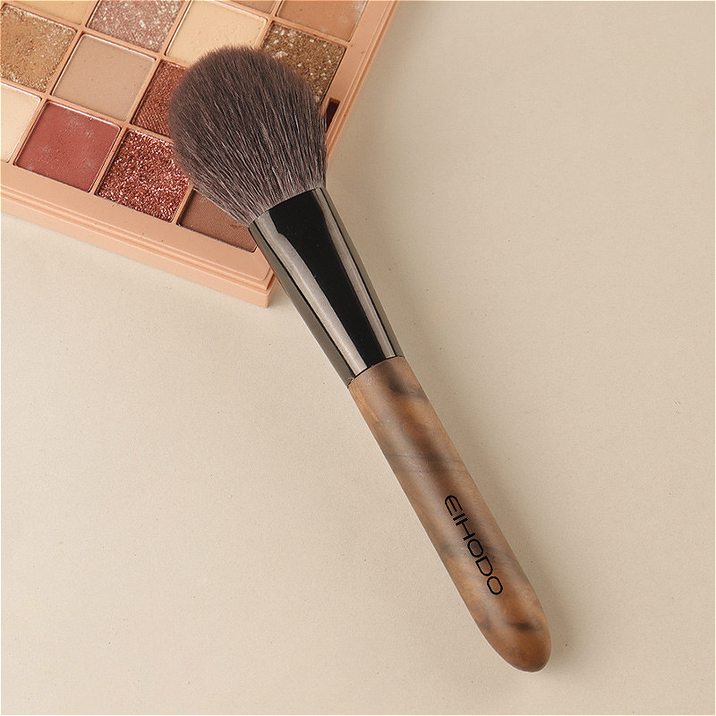 Pro Cheek Blush Brush Round Goat Hair Powder Makeup Brush with Walnut Wood Handle z2505274MCK