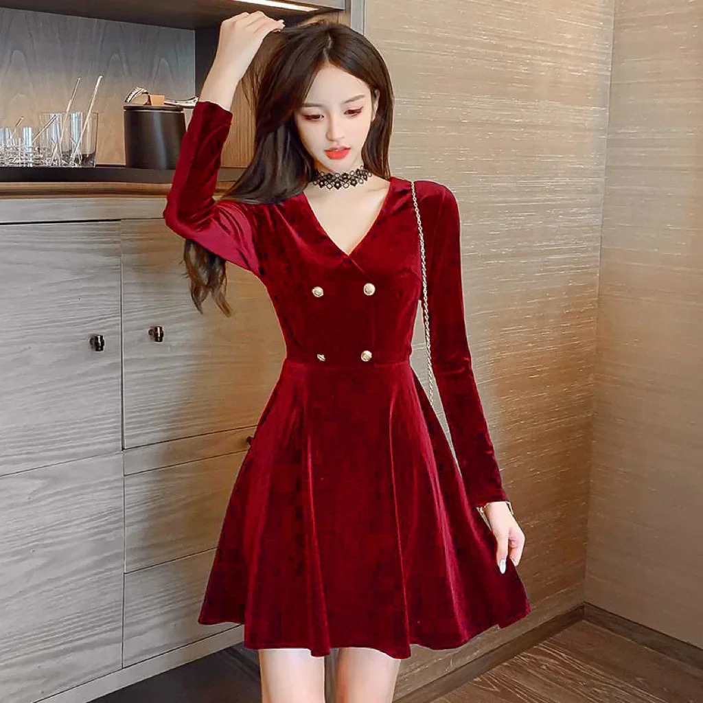 AutumnWinter 2024 Womens Niche Black Elegant Puff Skirt Pleuche Dress Womens Spring Autumn Elite Style 241204