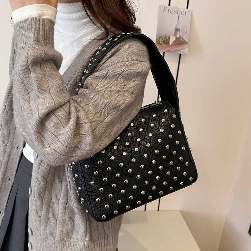 Niche motorcycle style tote bag autumn winter rivet shoulder bag studded small square bag women 241215
