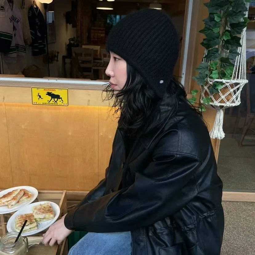 Winter Knitted Ear Hoods for Women and Men Warm Bear Hats Outdoor Skiing Balaclava Hoods Womens Skulls Hats Gorros 241205