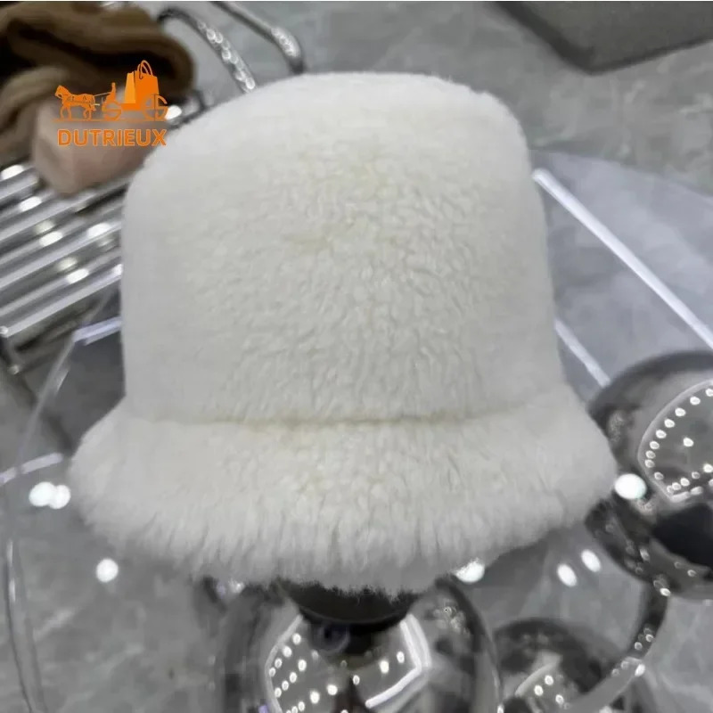 Teddy Bear coat color scheme bucket hat camouflage wool fur warm thick winter hat fashion trend 241205