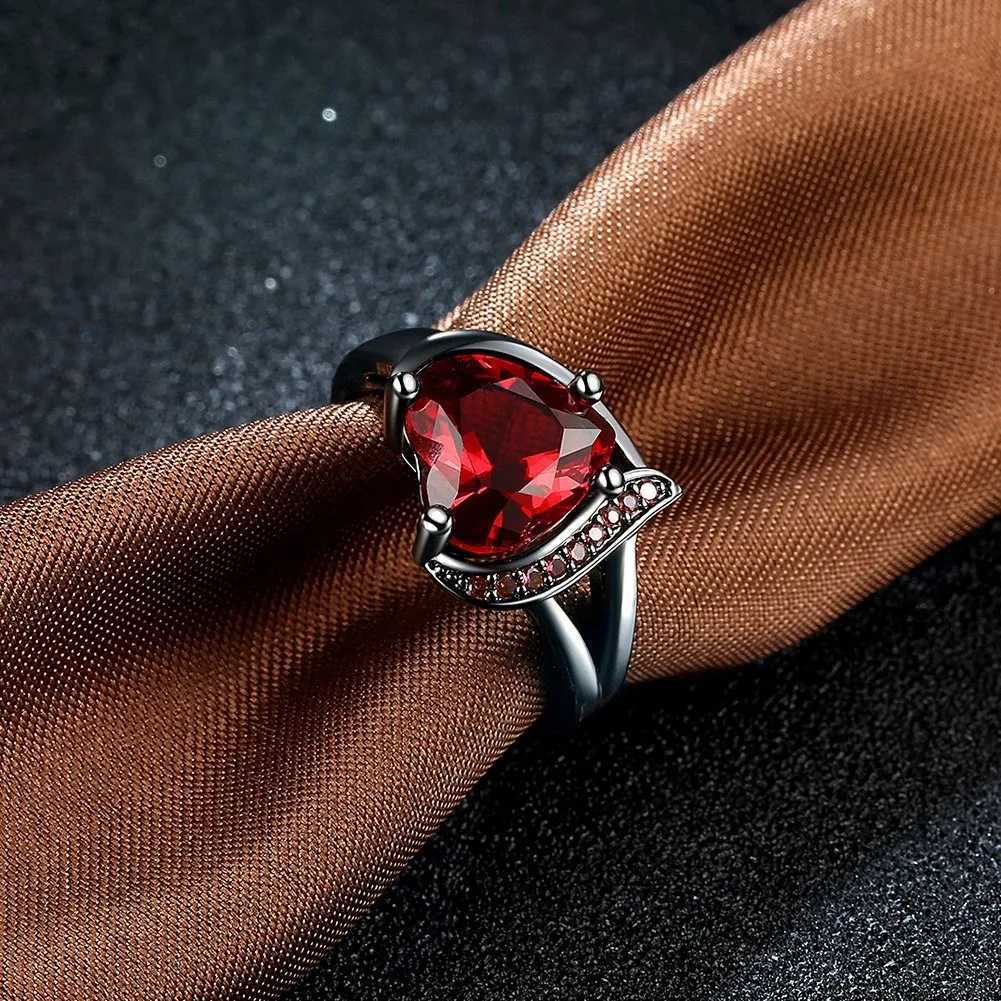 Fashionable couple ring romantic womens red heart Rhinestone zircon ring mens stainless steel Celtic dragon ring wedding jewelry W241205