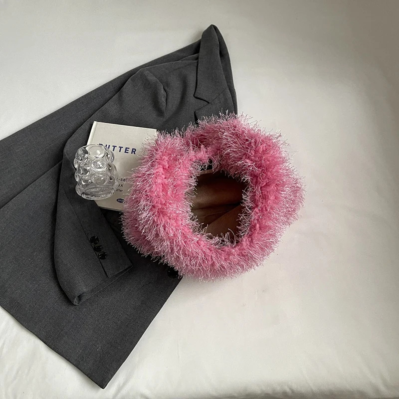 Womens plush shoulder bag fluffy handbag large capacity handbag fur wallet homeless bag work and travel 241205