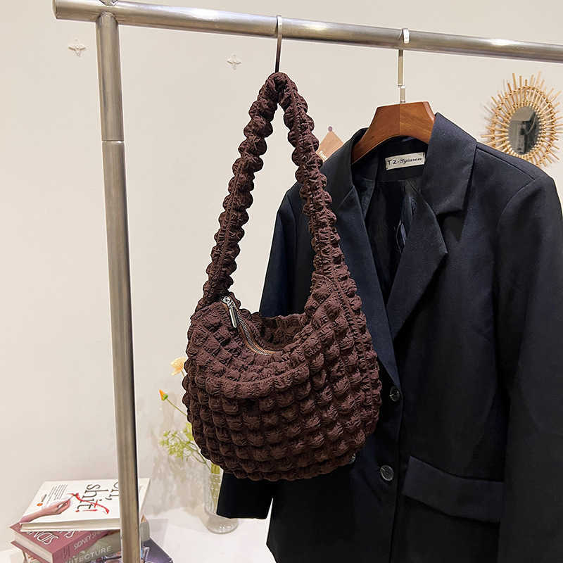 Leisure Commuter Shoulder Bag Personalized Handbag Fashion Stylish Underarm Wrinkled Womens Bags 241205