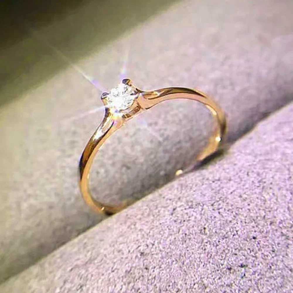 Mini womens wedding ring with 4MM cubic zirconia simple and elegant female fingers Accord engagement ring jewelry W241205