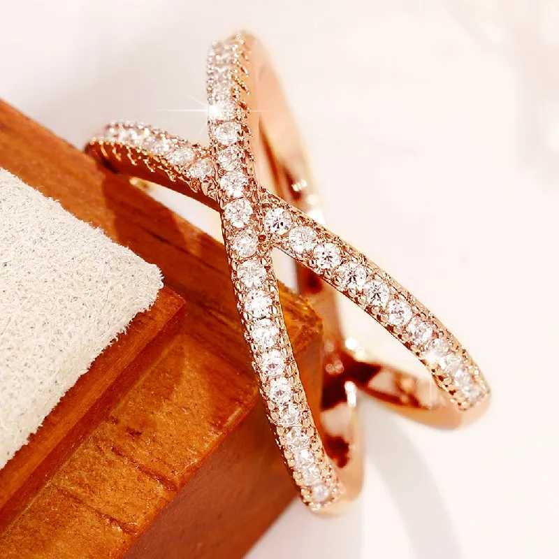 Huitan Fashion Cross Finger Rings for Women 3 Metallic Paved Dazzling Cubic Zirconia Simple Fashion Womens Ring Hot Jewelry W241205