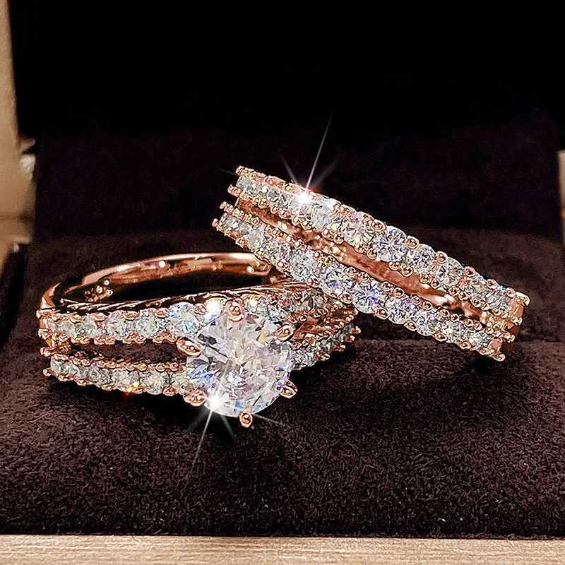 Huitan Tren Hollow Set Ring Full Sparkling CZ Stone Luxury Womens Wedding Engagement Ring 2PCS Set Jewelry Direct Shipping W241205