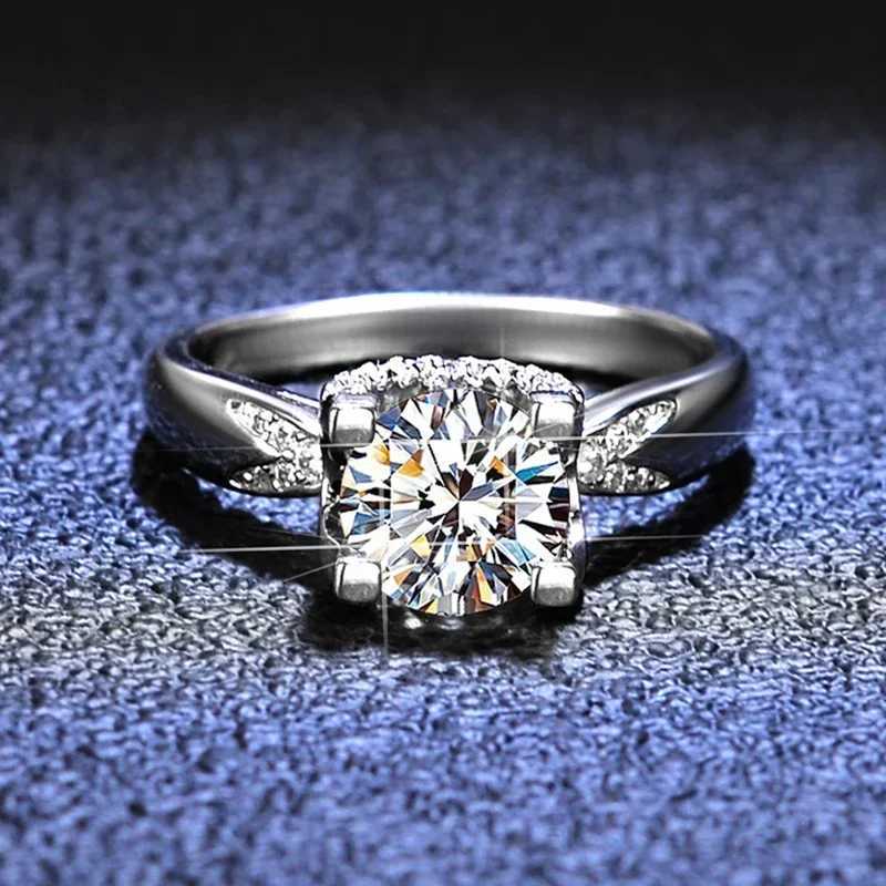 High quality 18K white gold ring round 1ct diamond moissanite ring anniversary wedding ring W241205