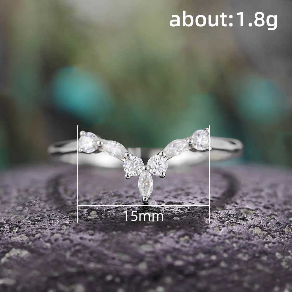 Huitan newly arrived brides ring for wedding ceremony party Fancy V design ring and dazzling CZ Stone Good Quty womens jewelry W241205