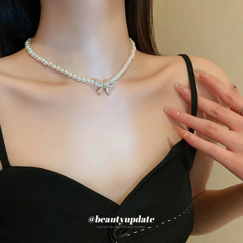 Fashionable pearl bow necklace paired with zircon French retro style jewelry gift for wife 241205