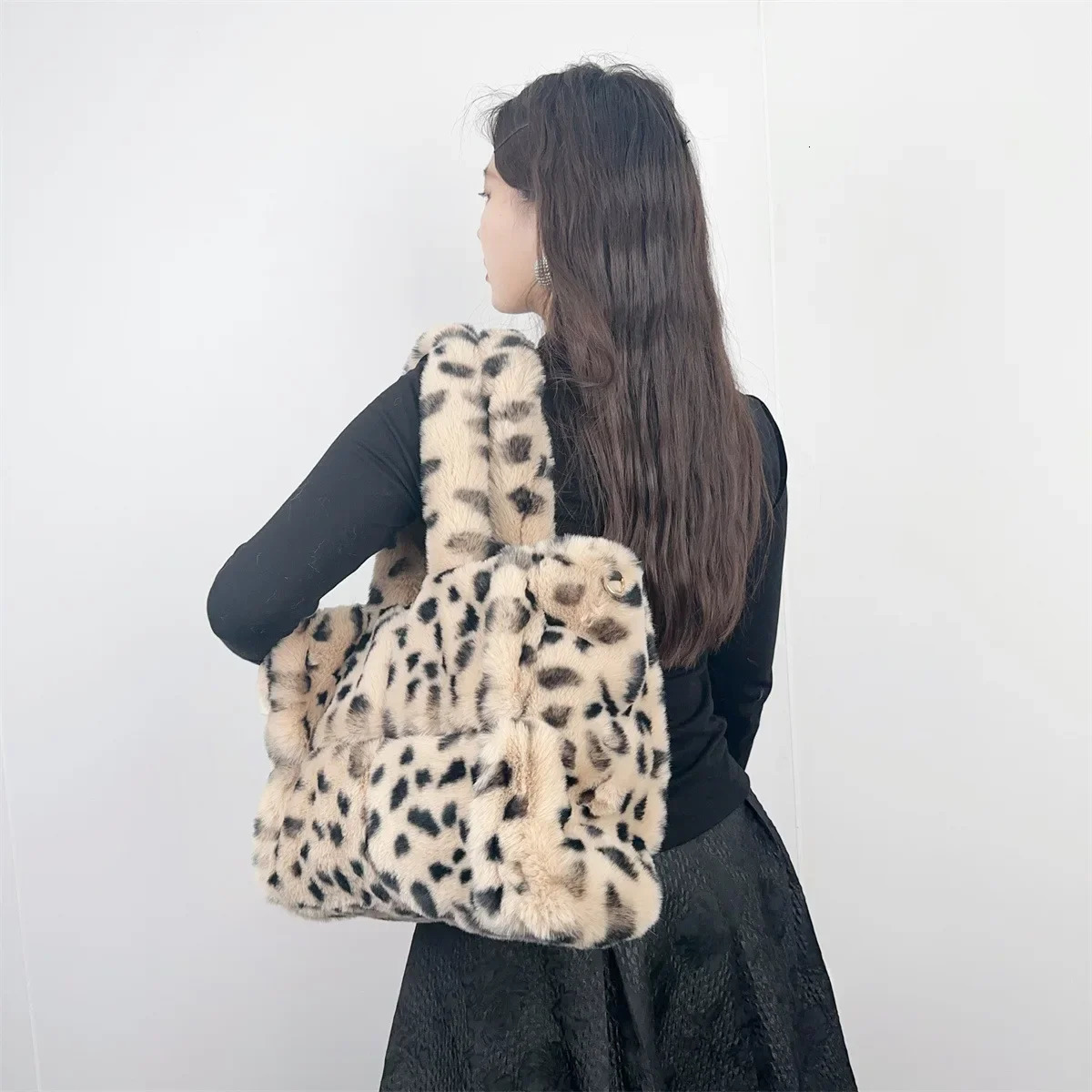 Leopard Print Womens Soft Plush Cross Bag Large Capacity Womens Fur Shoulder Bag Fashion Artificial Fur Womens Handbag 241205