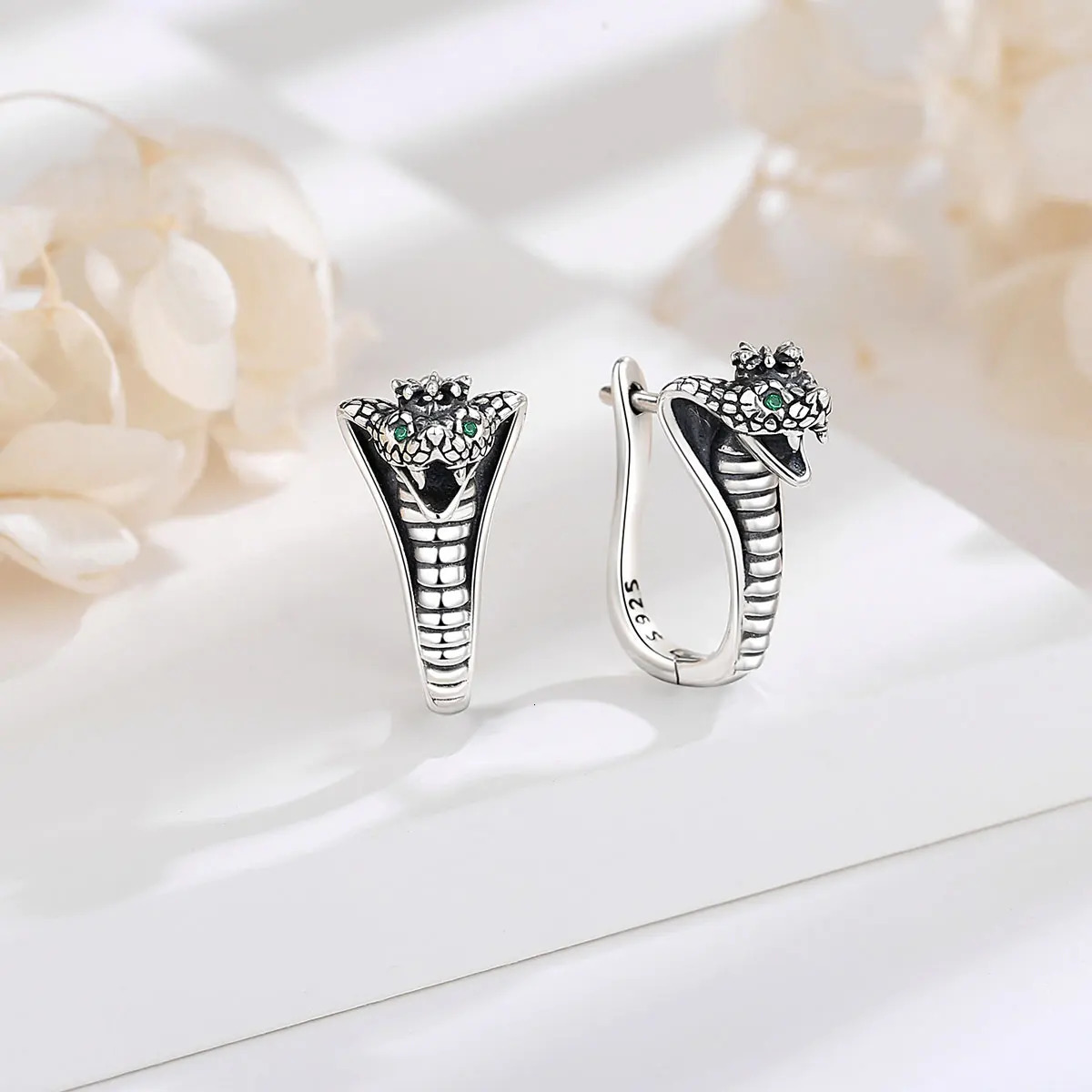 Eudora Real 925 sterling silver snake round earrings with round hoops and retro textured snake earrings suitable for women and men. Exquisite jewelry 