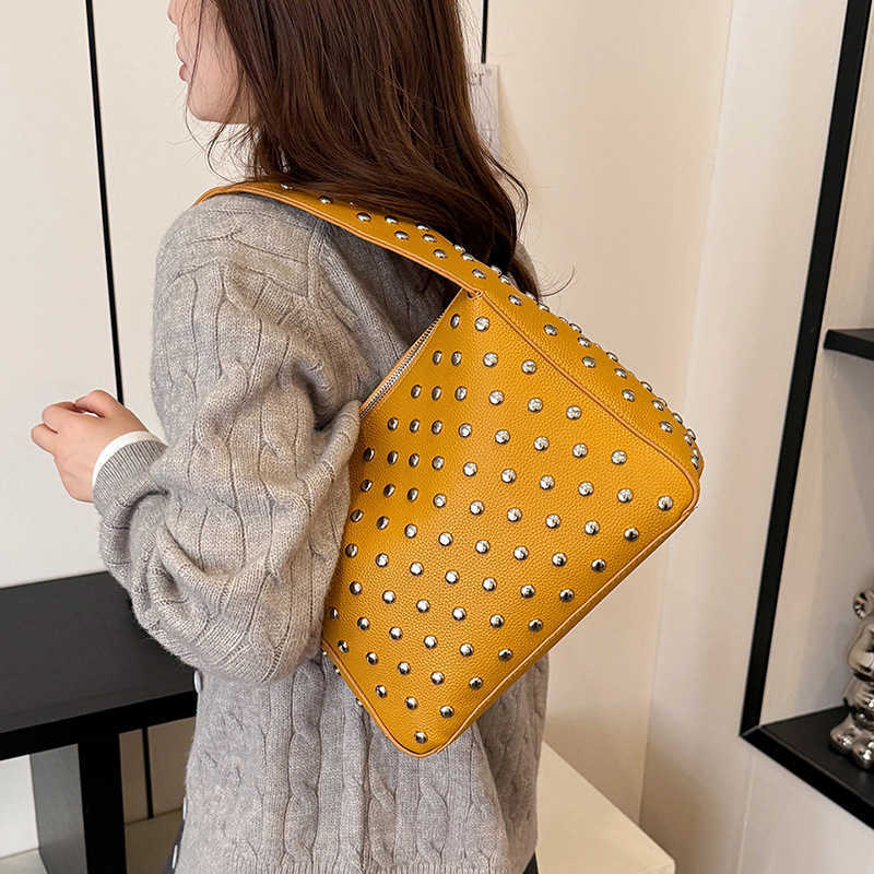 Niche motorcycle style tote bag autumn winter rivet shoulder bag studded small square bag women 241215