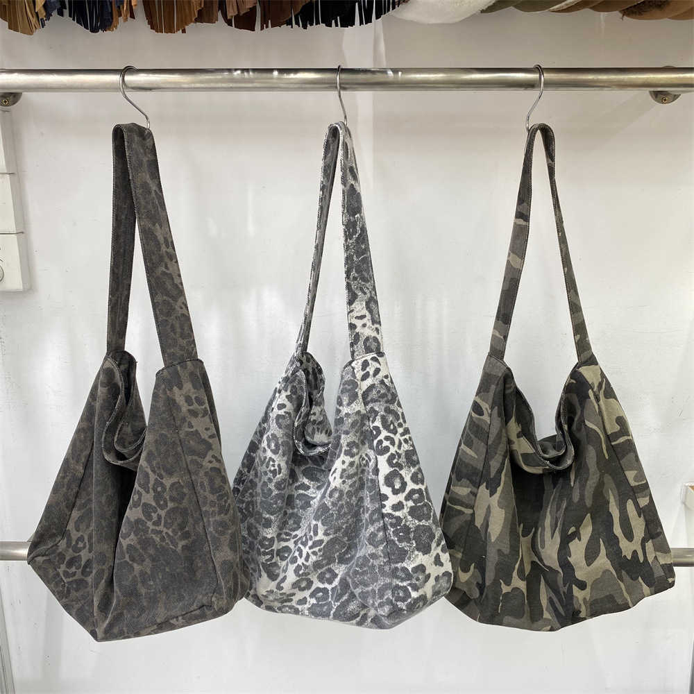 Korean version Instagram style solid color casual large capacity canvas camouflage tote bag casual leopard print shoulder armpit bag women's bag 