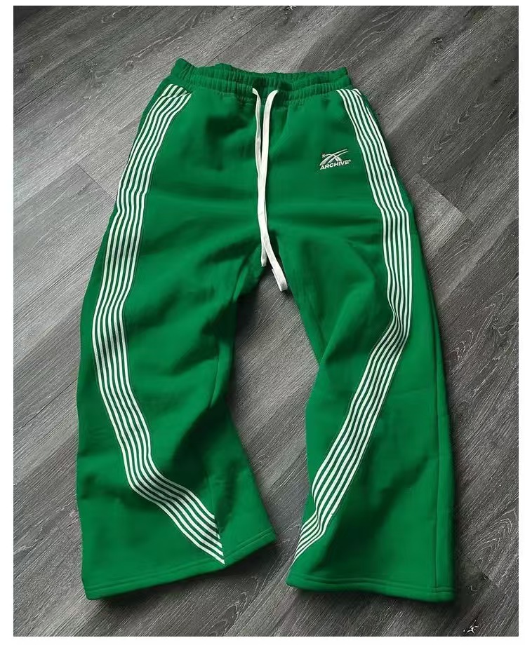 Men's new hot European and American fashion and leisure sports corduroy multi-bag overalls trousers.su5