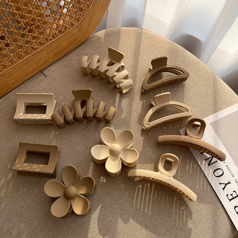 Geometry Flower Hair Clip Claw Hair Accessories Suitable for Women Large Plastic Coffee Thick Hair Crab Hair Clip Female Headwear 241205