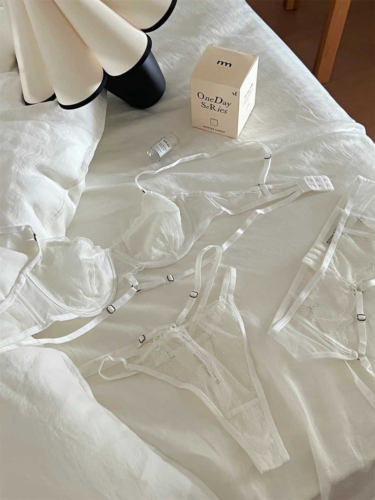 Pure white three-piece lingerie set of thin models of large underwear sexy lace adjustment gathered hollow with steel ring braXJ241205