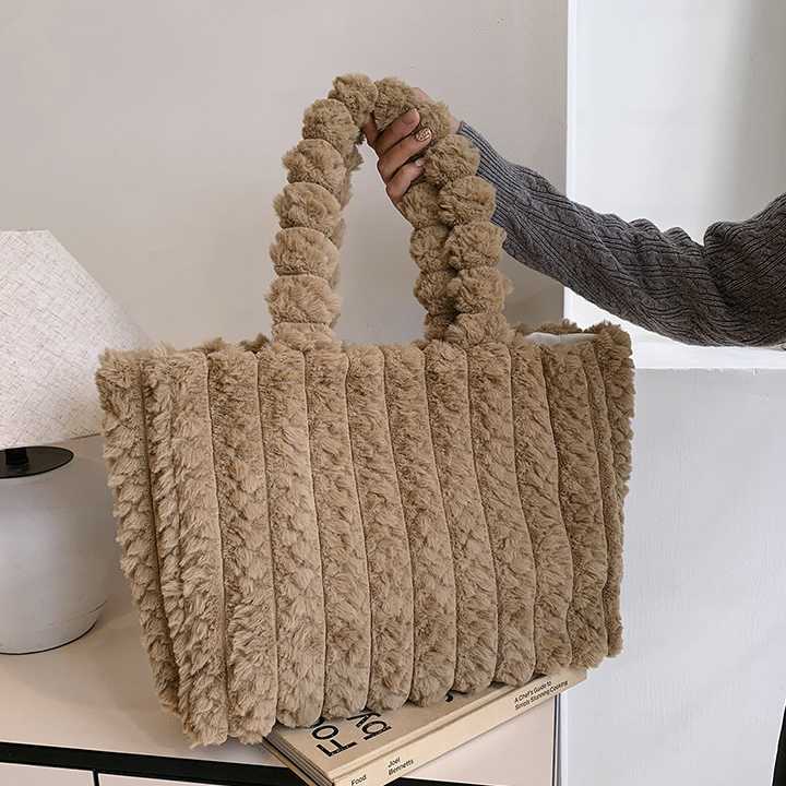 Plush bag women, large capacity autumn winter versatile shoulder commuting bag, high-end and fashionable plush bag 241215