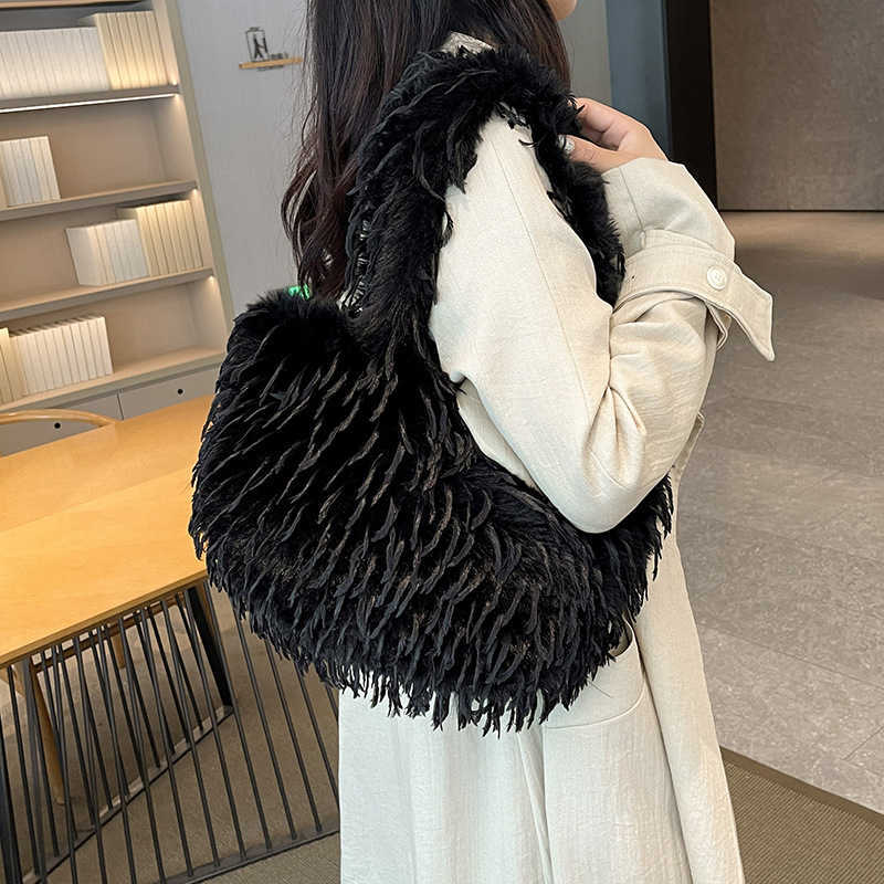 2024 New Women's Single Shoulder Luxury Trendy Bag Fashion Niche Versatile Bag New Single Shoulder 241205