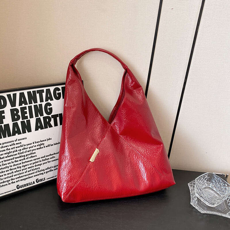 Popular New Handheld Triangle Underarm Fashion Simple Cool Style Shoulder Bag