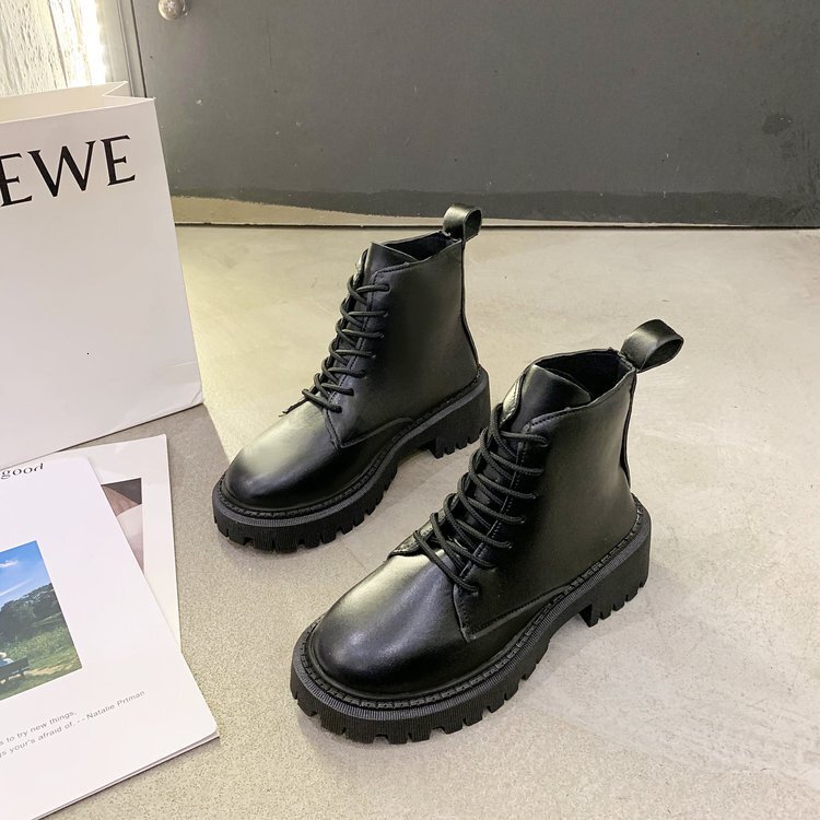 Thick soled British style Martin boots 2024 autumn and winter new cool and stylish motorcycle women's boots lace up solid color short boots whole