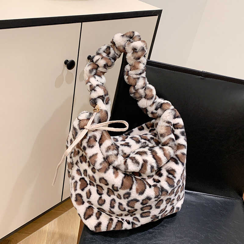 Underarm Handbags for Women New Trendy Plush Shoulder Bag Fashionable Pleated Hand Dumpling Bag 241205