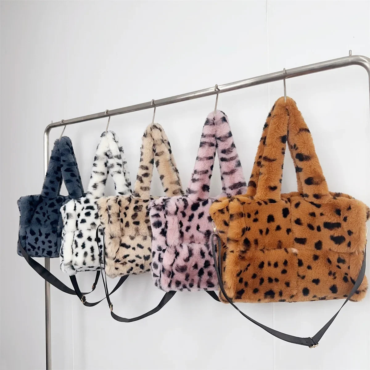 Leopard Print Womens Soft Plush Cross Bag Large Capacity Womens Fur Shoulder Bag Fashion Artificial Fur Womens Handbag 241205