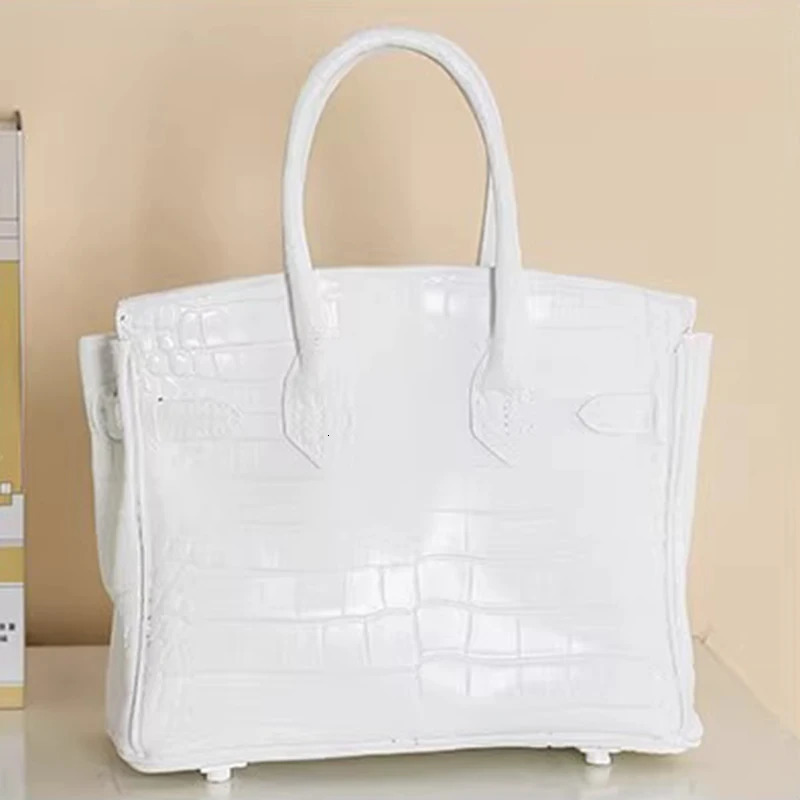 Creative handbag n living room desktop Ikebana aesthetics interior ral vase elegant home decoration 241204
