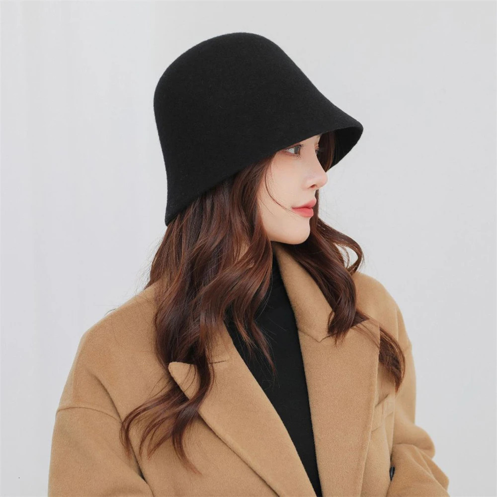 Solid warm bucket hat suitable for womens autumn and winter fisherman hat retro felt folding hat womens accessory basin hat 241205