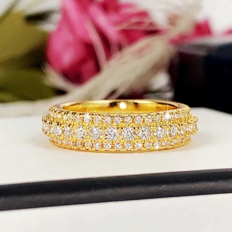 Huitan Sparkling Promise Rings with CZ Luxury Wedding Bands Awards for Women Gold Fashion Edition Womens Jewelry W241205