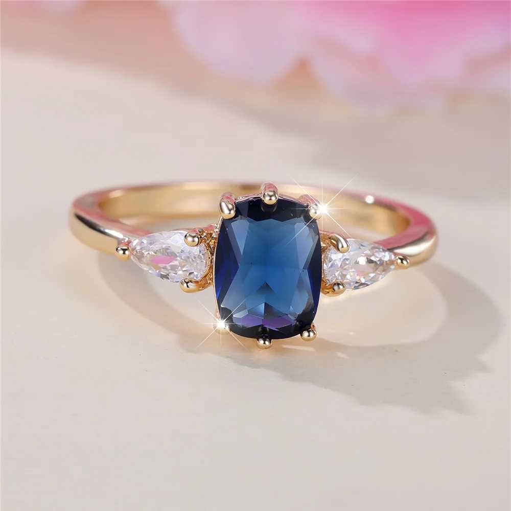 Luxury White Blue Zircon Mens Fashion Crystal Engagement Ring Vintage Gold Mens Wedding Jewelry W241205